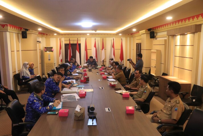 Rapat koordinasi terkait pembangunan Sekolah Rakyat di Provinsi Lampung dipimpin Pj. Sekretaris Daerah Provinsi (Sekdaprov) Lampung, M. Firsada di Ruang Rapat Sakai Sambayan || Foto: Dinas Kominfotik Provinsi Lampung