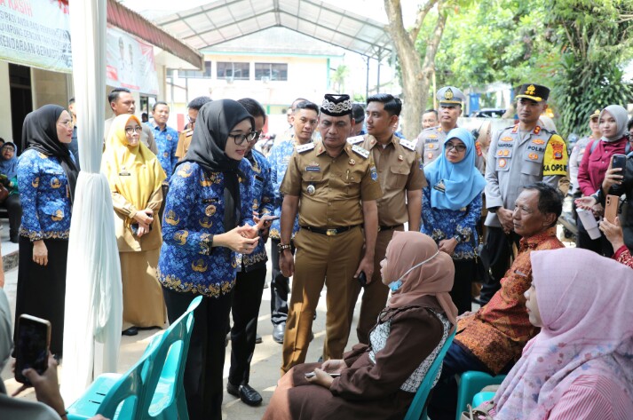 Wagub Lampung, Jihan Nurlela melakukan peninjauan secara langsung pelaksanaan program Pemutihan Pajak Kendaraan Bermotor Tahun 2025 di UPTD Wilayah III Samsat Metro || Foto: Dinas Kominfotik Provinsi Lampung