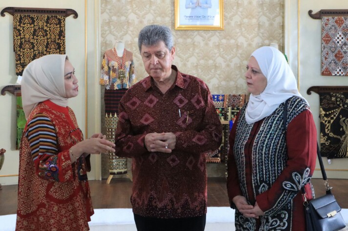 Ketua Dekranasda Provinsi Lampung, Purnama Wulan Sari Mirza, menerima kunjungan Duta Besar Palestina untuk Indonesia, Dr. Zuhair S.M. Al-Shun, beserta istri || Dinas Kominfotik Provinsi Lampung
