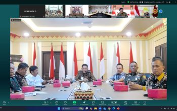 Sekdaprov Lampung, M. Firsada saat mengikuti Rapat Koordinasi secara virtual, persiapan pelaksanaan Pilkada dan Pemungutan Suara Ulang yang digelar oleh Direktorat Jenderal Otonomi Daerah Kementerian Dalam Negeri || Foto: Dinas Kominfotik Provinsi Lampung