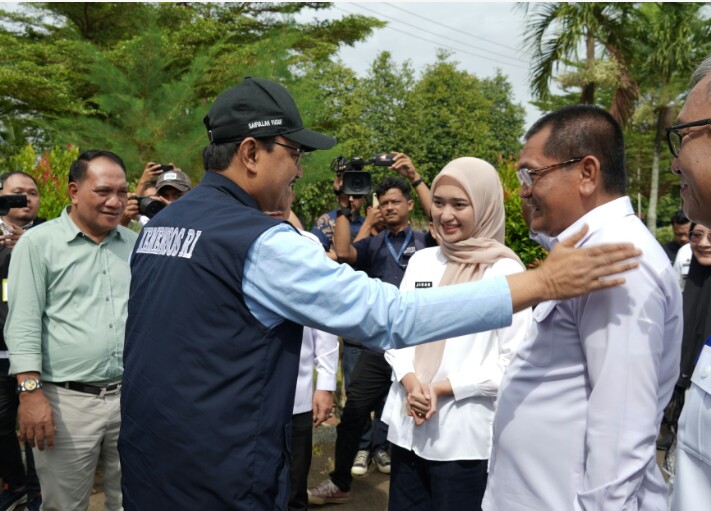 Wagub Lampung, Jihan Nurlela mendampingi Menteri Sosial (Mensos) Republik Indonesia, Saifullah Yusuf dalam kunjungan kerja ke Provinsi Lampung untuk meninjau langsung kesiapan program Sekolah Rakyat || Foto: Dinas Kominfotik Provinsi Lampung