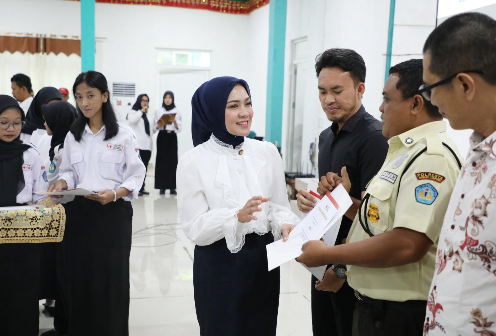 Ketua Palang Merah Indonesia (PMI) Provinsi Lampung, Purnama Wulan Sari Mirza membuka kegiatan Donor Darah Sukarela Unit Kegiatan Mahasiswa (UKM) Korps Sukarela (KSR) PMI Unit Unila Tahun 2025 || Foto: Dinas Kominfotik Provinsi Lampung