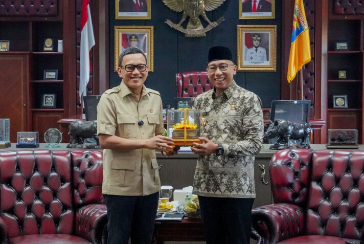 Menteri P2MI Abdul Kadir Karding, setelah menggelar pertemuan dengan Gubernur Lampung, Rahmat Mirzani Djausal di Kantor Gubernur Lampung || Foto: Dinas Kominfotik Provinsi Lampung