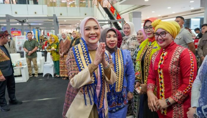 Ketua Dekranasda Provinsi Lampung Buka Lampung Fashion Show 2025