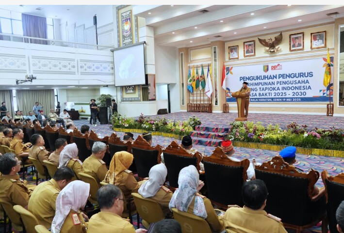 Gubernur Lampung Rahmat Mirzani Djausal saat menghadiri Pengukuhan Pengurus Perhimpunan Pengusaha Tepung Tapioka Indonesia (PPTTI) Provinsi Lampung masa bakti 2025-2030 || Foto: Dinas Kominfotik Provinsi Lampung