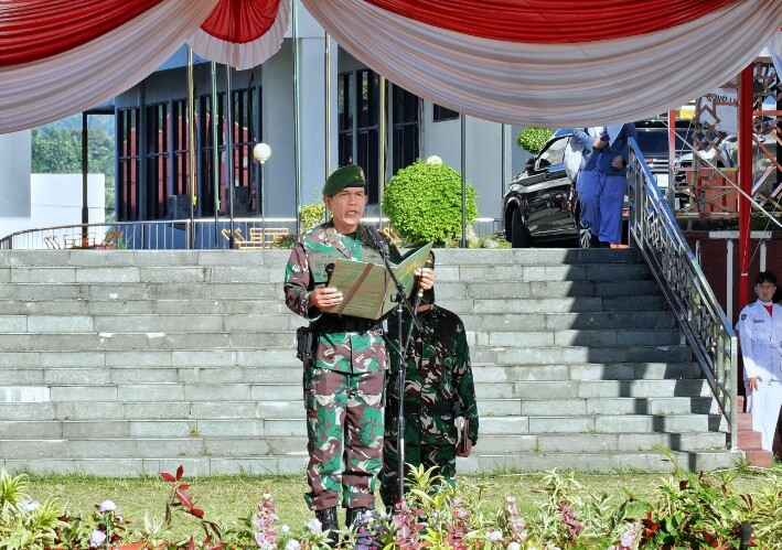 Upacara Peringatan Harkitnas ke-117 Tahun 2025 di Lapangan Korpri, Komplek Perkantoran Gubernur Lampung, dipimpin langsung oleh Danrem 043/Garuda Hitam, Brigjen TNI Rikas Hidayatullah, S.E., M.M., yang bertindak sebagai inspektur upacara || Foto: Dinas Kominfotik Provinsi Lampung