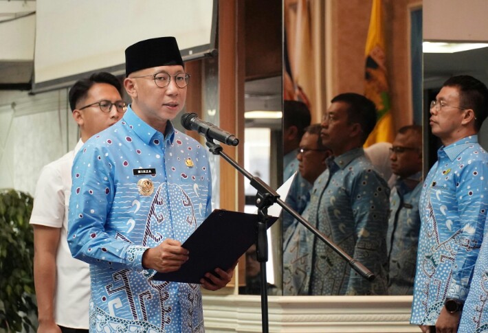 Gubernur Lampung, Rahmat Mirzani Djausal, secara resmi melantik dan mengukuhkan pengurus Lembaga Koordinasi Kesejahteraan Sosial (LKKS) Provinsi Lampung masa bakti 2025-2030 || Foto: Dinas Kominfotik Provinsi Lampung
