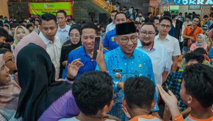 Gubernur Lampung Ramaikan Pembukaan LSO 2025, Main Bareng Mobile Legends Bersama Peserta