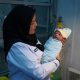 Walikota Eva Dwiana menjenguk bayi laki-laki yang ditemkan di dalam tas ransel || Foto: 5W1HINDONESIA.ID