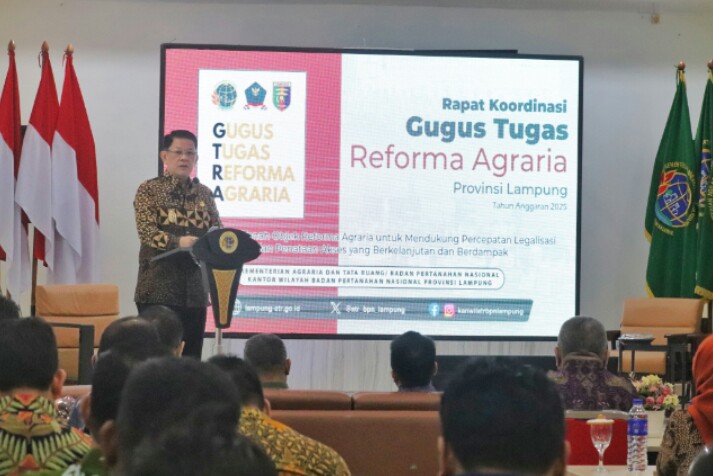 Pj. Sekretaris Daerah Provinsi Lampung M. Firsada membuka Rapat Koordinasi Gugus Tugas Reforma Agraria (GTRA) Provinsi Lampung Tahun 2025 || Foto: Dinas Kominfotik Provinsi Lampung
