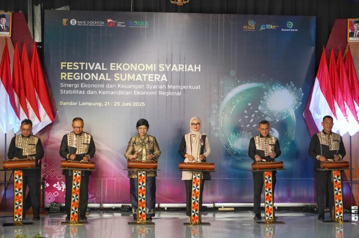 Wagub Lampung, Jihan Nurlela, menghadiri penutupan Festival Ekonomi Syariah Sumatera (Fesyar) Tahun 2025, di Lampung City Mall || Foto: Dinas Kominfotik Provinsi Lampung