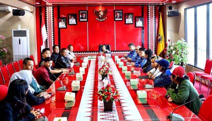 Buah dari Sebuah Keikhlasan, Walikota Eva Dwiana Berangkatkan 7 Seniman Mural Nusantara Art Project