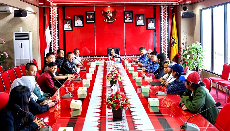 Komunitas Nusantara Art Project (NAP) melakukan audiensi bersama Walikota Bandar Lampung, Eva Dwiana || Foto: Prokopim Bandar Lampung