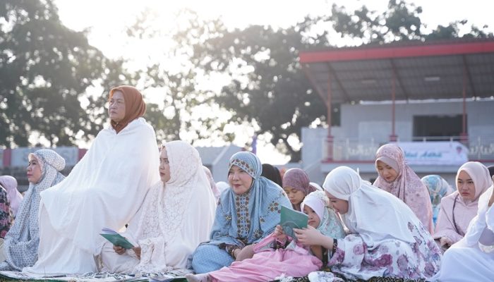 Usai Shalat Idul Adha, Eva Dwiana Serah Terima Sapi dari Presiden Prabowo