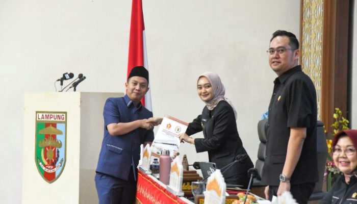 Rapat Paripurna DPRD Lampung Bahas Raperda Prakarsa