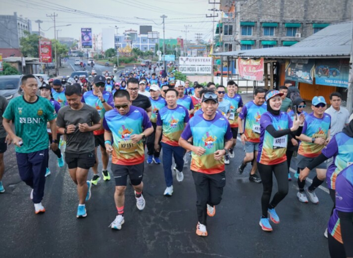 Ribuan pelari dari berbagai daerah antusias mengikuti Krakatau Run 5K dan 10K Tahun 2025 sebagai  rangkaian Krakatau Festival (K-Fest) ke-34 || Foto: Dinas Kominfotik Provinsi Lampung