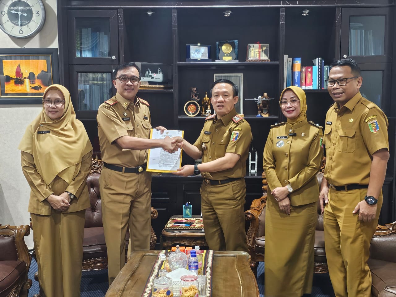 Pemprov Lampung secara resmi mengaktifkan kembali Dr. Agus Nompitu, S.E., M.T.P. dalam jabatannya sebagai Kepala Dinas Tenaga Kerja (Disnaker) Provinsi Lampung || Foto: Dinas Kominfotik Provinsi Lampung