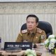 Sekdaprov Lampung, Marindo Kurniawan mengikuti Rapat Koordinasi Pengendalian Inflasi Daerah secara virtual di ruang Command Center Lt. 2 || Foto: Dinas Kominfotik Provinsi Lampung