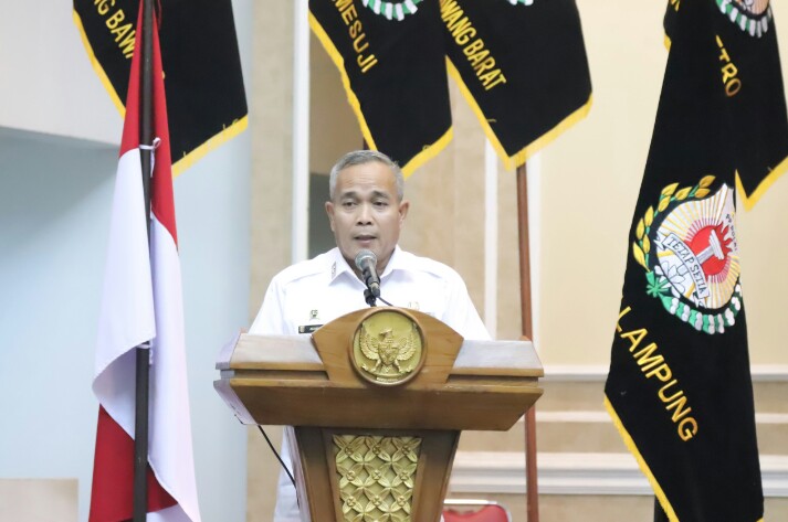 Staf Ahli Gubernur Bidang Pemerintahan, Hukum, dan Politik Provinsi Lampung, Achmad Saefulloh saat membacakan sambutan tertulis Gubernur dalam kegiatan Peringatan HUT Persatuan Purnawirawan Polri (PP Polri) Ke-26 Tahun 2025 || Foto: Dinas Kominfotik Provinsi Lampung