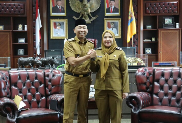 Gubernur Lampung Rahmat Mirzani Djausal menerima kunjungan Wali Kota Bandar Lampung Eva Dwiana di ruang kerjanya || Foto: Dinas Kominfotik Provinsi Lampung