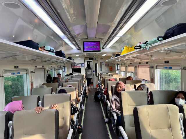 Suasana dalam gerbong KAI saat masa liburan || Foto: Doc. PT. KAI/5W1HINDONESIA.ID