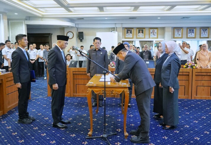 Gubernur Lampung, Rahmat Mirzani Djausal melantik dan mengambil sumpah janji jabatan Pimpinan Tinggi Pratama di lingkungan Pemprov Lampung || Foto: Dinas Kominfotik Provinsi Lampung