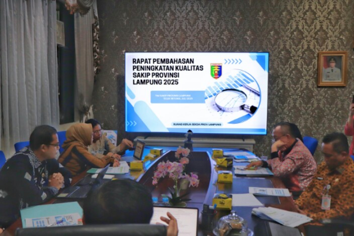 Rapat evaluasi kinerja yang dipimpin oleh Sekretaris Daerah Provinsi Lampung, Marindo Kurniawan || Foto: Dinas Kominfotik Provinsi Lampung