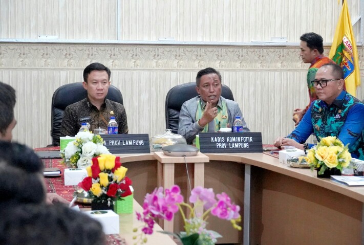 Sekdaprov Lampung, Marindo Kurniawan seacara resmi membuka Rapat Koordinasi Kepala Dinas Kominfotik se-Provinsi Lampung di Ruang Command Center Lt.2, Kominfotik Provinsi Lampung || Foto: Dinas Kominfotik Provinsi Lampung