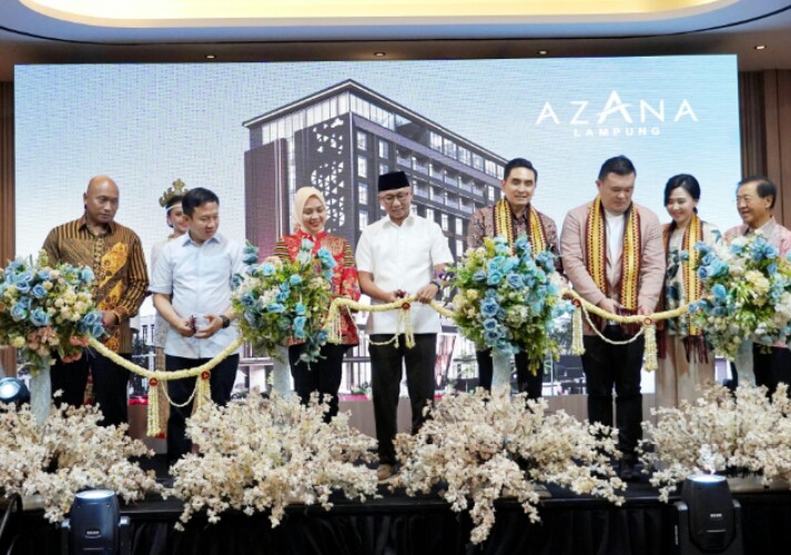Gubernur Lampung Rahmat Mirzani Djausal saat meresmikan Azana Boutique Hotel Bandar Lampung yang berlokasi di Jl Jenderal Sudirman No.67 Rawa Laut, Enggal, Kota Bandar Lampung || Foto: Dinas Kominfotik Provinsi Lampung