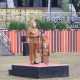 Kepala Biro Administrasi Pimpinan Setda Provinsi Lampung, Tina Malinda, saat membacakan sambutan tertulis Gubernur Lampung pada Apel Mingguan di lingkungan Sekretariat Daerah Provinsi Lampung, yang berlangsung di lapangan Korpri Kantor Gubernur || Foto: Dinas Kominfotik Provinsi Lampung