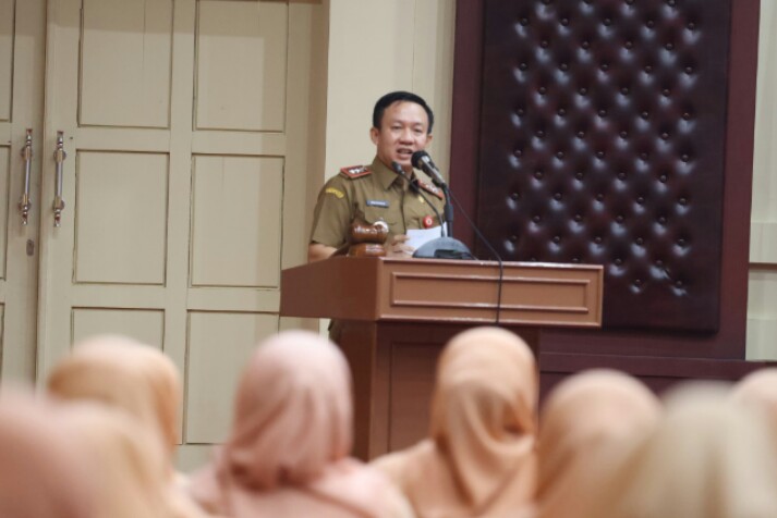 Sekdaprov Lampung, Marindo Kurniawan saat membuka kegiatan Musyawarah Provinsi (MUSPROV) ke-5 Dharma Wanita Persatuan Provinsi Lampung || Foto: Dinas Kominfotik Provinsi Lampung