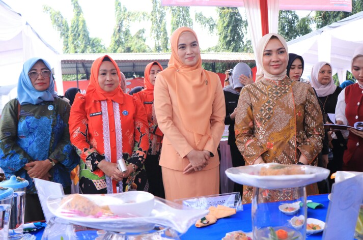 Lomba Kreasi Lahap Makan tingkat Provinsi Lampung yang dibuka secara langsung oleh Ketua Tim Penggerak PKK Provinsi Lampung, Purnama Wulan Sari || Foto: Dinas Kominfo dan Statistik Provinsi Lampung