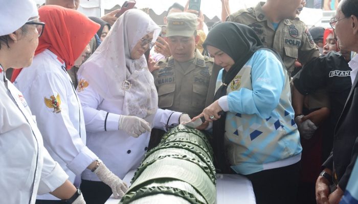 Cetak Rekor MURI Sekubal Terpanjang, Eva Dwiana Kenalkan Makanan Khas Lampung