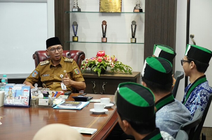 Gubernur Lampung Rahmat Mirzani Djausal saat menerima audiensi Pengurus Besar Himpunan Mahasiswa Islam (PB HMI), di ruang kerjanya || Foto: Dinas Kominfotik Provinsi Lampung
