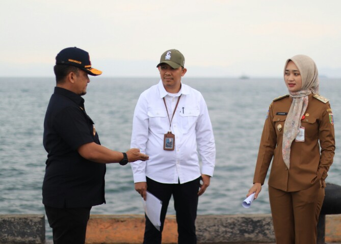 Wagub Lampung Jihan Nurlela meninjau Pelabuhan Sebalang di Tarahan Kecamatan Katibung, Lampung Selatan || Foto: Dinas Kominfotik Provinsi Lampung