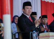 Sekdaprov Lampung, Marindo Kurniawan mengikuti Upacara Penurunan Bendera Merah Putih sebagai rangkaian peringatan HUT ke-80 Kemerdekaan Republik Indonesia || Foto: Dinas Kominfotik Provinsi Lampung
