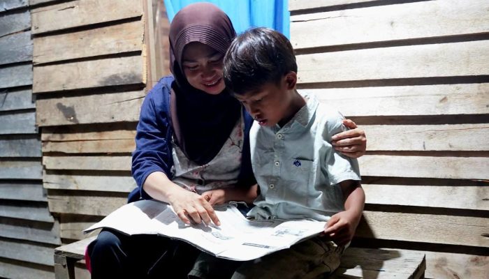 Kado HUT RI, PLN Salurkan Bantuan Pasang Listrik Gratis 2.821 Keluarga Prasejahtera di Seluruh Indonesia