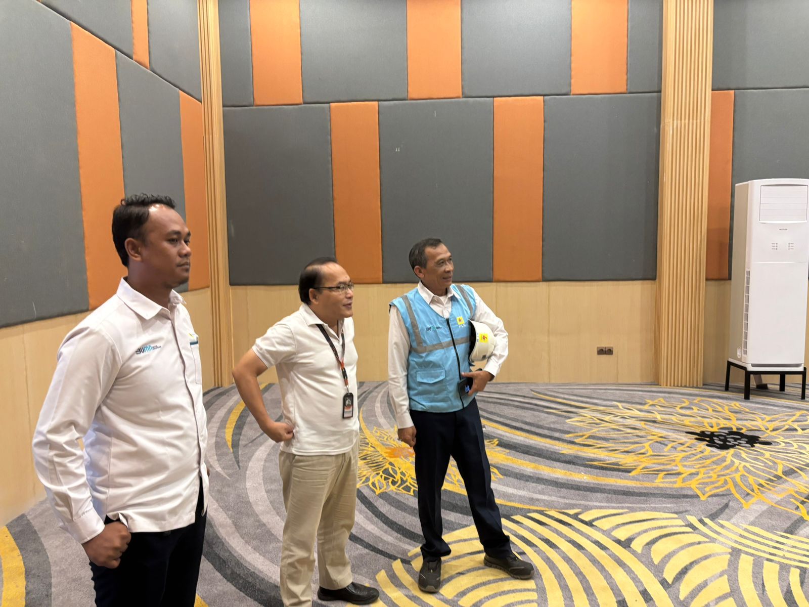 Dalam rangka menghadirkan listrik andal untuk mendorong pertumbuhan pariwisata, PLN UP3 Pringsewu memberikan penyalaan pasang baru listrik di Hotel Regency Pringsewu dengan daya mencapai 82.500 VA || Foto: PLN UP3 Pringsewu
