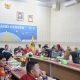 Suasana Rapat Optimalisasi Pengelolaan Pejabat Pengelola Informasi dan Dokumentasi (PPID) dan Media Sosial Perangkat Daerah serta Penilaian Monitoring dan Evaluasi (Monev) Keterbukaan Informasi Publik (KIP) oleh Komisi Informasi Pusat Tahun 2025 || Foto: Dinas Kominfo dan Statistik Provinsi Lampung