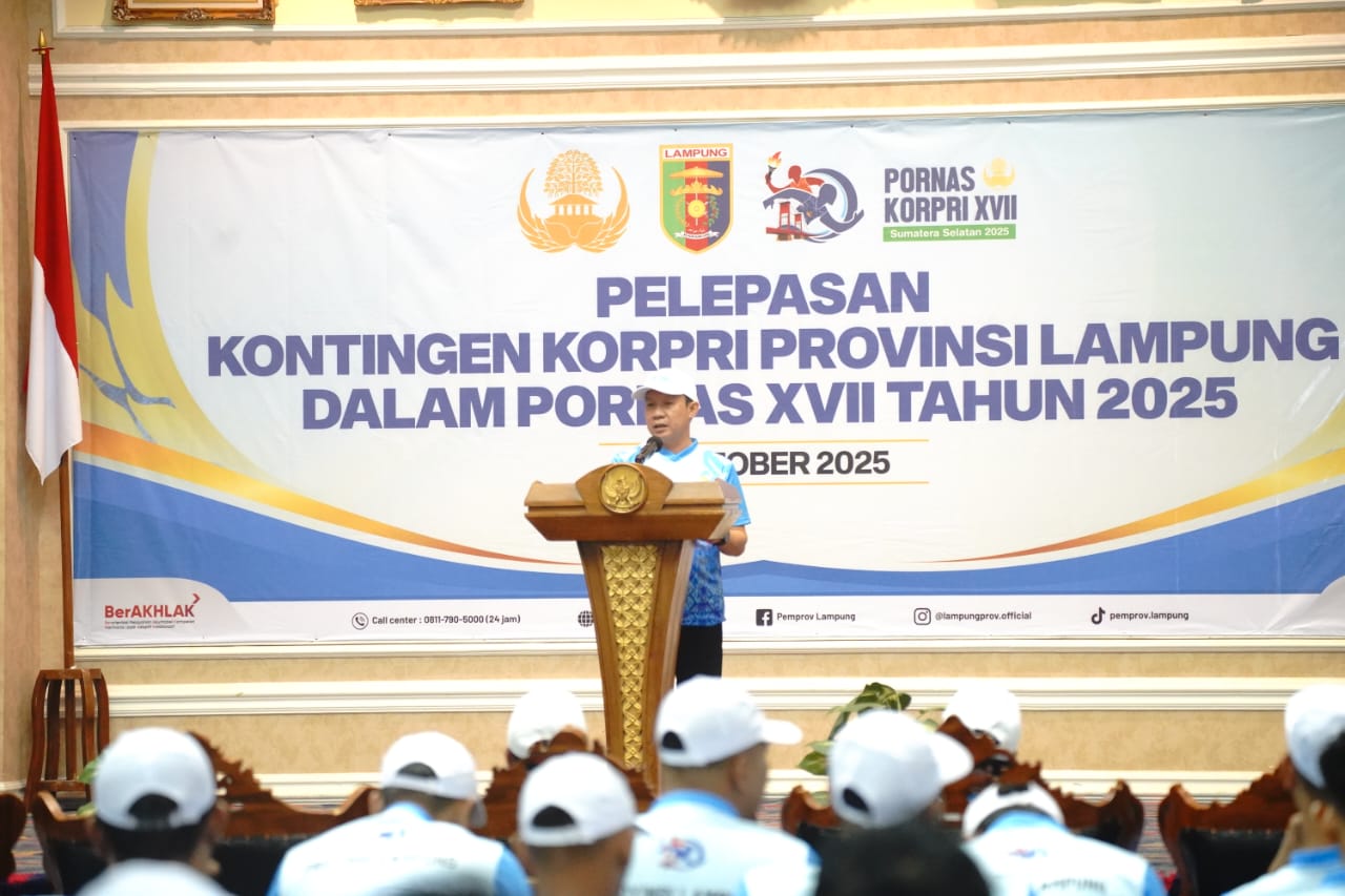 Sekdaprov Lampung, Marindo Kurniawan, secara resmi melepas Kontingen Korpri Provinsi Lampung yang akan mengikuti Pornas XVII Korpri Tahun 2025 di Palembang || Foto: Adpim Pemprov Lampung