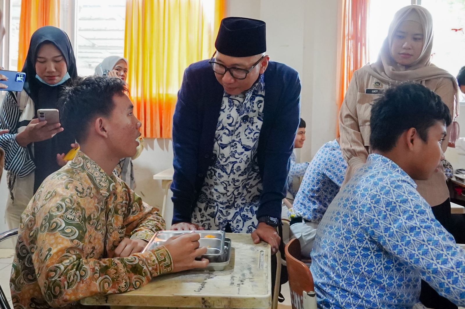 Gubernur Rahmat Mirzani Djausal menegaskan bahwa pentingnya kepatuhan pada Standar Operasional Prosedur (SOP) pada pelaksanaan program MBG || Foto: Dinas Kominfotik Provinsi Lampung
