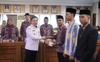 Sekdaprov Lampung, Marindo Kurniawan melepas Kafilah Provinsi Lampung sebanyak 36 orang yang terdiri dari peserta, pelatih, dan official || Foto: Dinas Kominfotik Provinsi Lampung