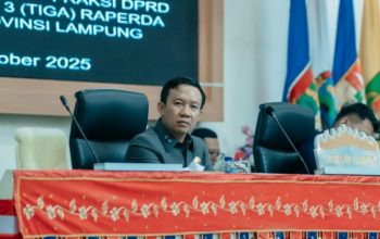 Sekdaprov Lampung, Marindo Kurniawan, saat menghadiri Rapat Paripurna DPRD di Ruang Sidang Utama DPRD Provinsi Lampung || Foto: Dinas Kominfotik Provinsi Lampung