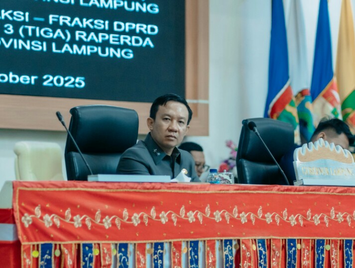Sekdaprov Lampung, Marindo Kurniawan, saat menghadiri Rapat Paripurna DPRD di Ruang Sidang Utama DPRD Provinsi Lampung || Foto: Dinas Kominfotik Provinsi Lampung