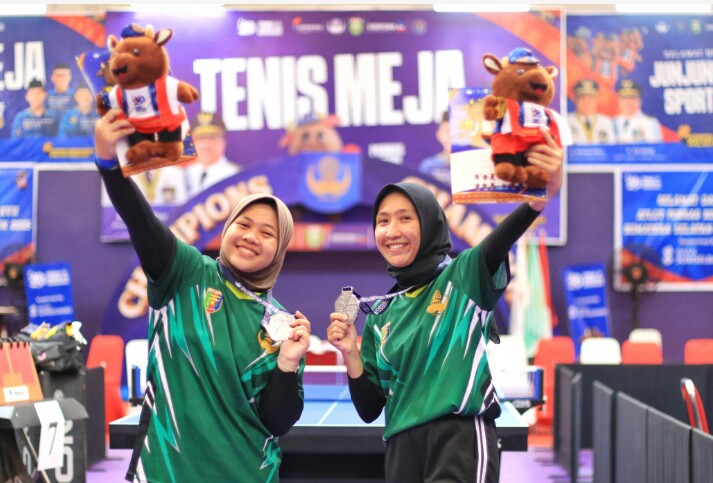 Tim Tenis Meja nomor Ganda Putri Umum Provinsi Lampung sukses mempersembahkan medali perak pertama bagi kontingen Lampung pada Pornas Korpri XVII tahun 2025 || Foto: Dinas Kominfotik Provinsi Lampung