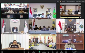 Gubernur Lampung, Rahmat Mirzani Djausal mengikuti Rapat Koordinasi Tim Pengendalian Inflasi Daerah (TPID) secara virtual dari Ruang Rapat Sakai Sambayan || Foto: Dinas Kominfotik Provinsi Lampung
