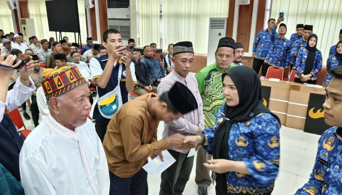 Jawab Kritik Warga, Eva Dwiana Berikan 30 Tiket Umroh Gratis Untuk Pengurus Mushola