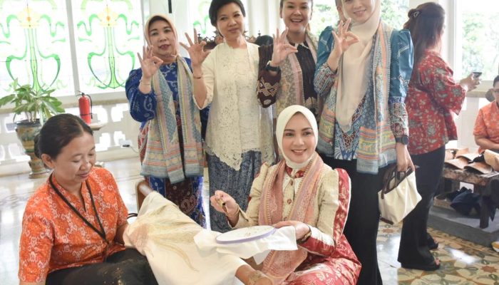 Gandeng Batik Keris, Dekranasda Lampung Angkat Motif Siger dan Kapal Lampung ke Pasar Nasional