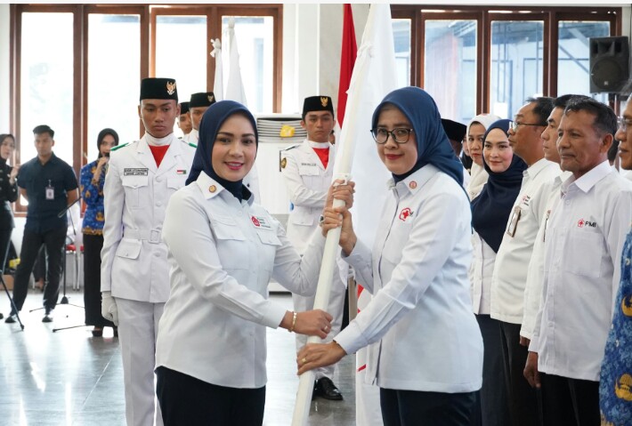 Ketua PMI Provinsi Lampung, Purnama Wulan Sari Mirza melantik Kepengurusan 8 PMI Kabupaten masa bakti 2025–2030 || Foto: Dinas Kominfotik Provinsi Lampung