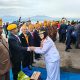 Walikoa Eva Dwiana bersama memberikan bantuan kepada pahlawan veteran usai melaksanakan upacara Hari Pahlawan di pelabuhan Panjang || Foto: 5W1HINDONESIA.ID